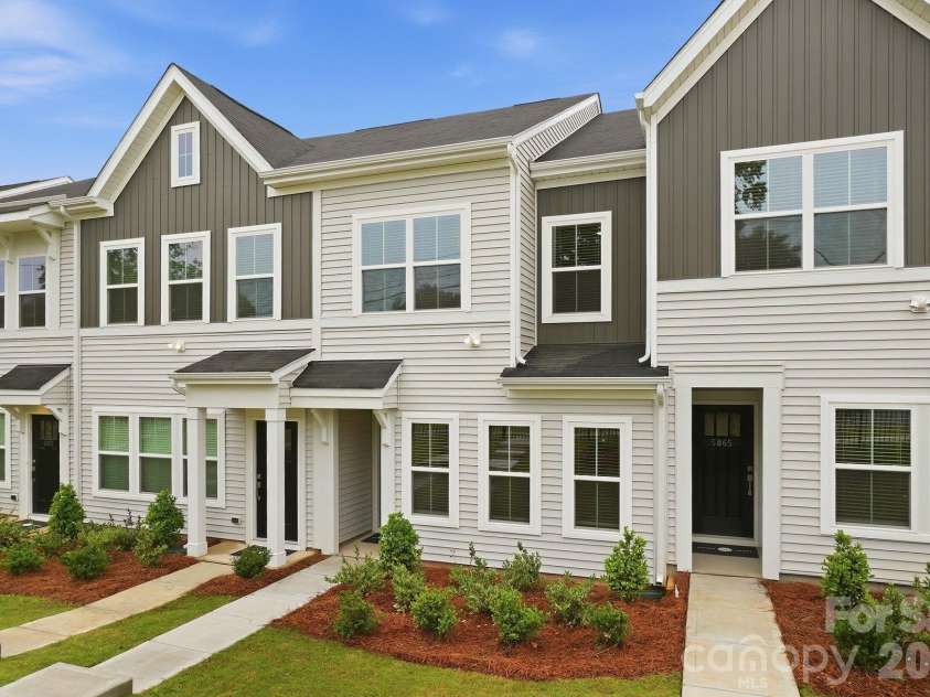 5861 Tuckaseegee Road, Charlotte, NC 28208.  MLS# CAR4401590, YatesRealty ID 1908. 