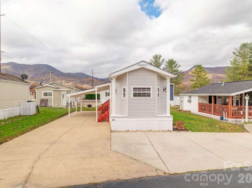52 Strollers Lane, Waynesville, NC 28785.  MLS# CAR4362162, YatesRealty ID 19080. 