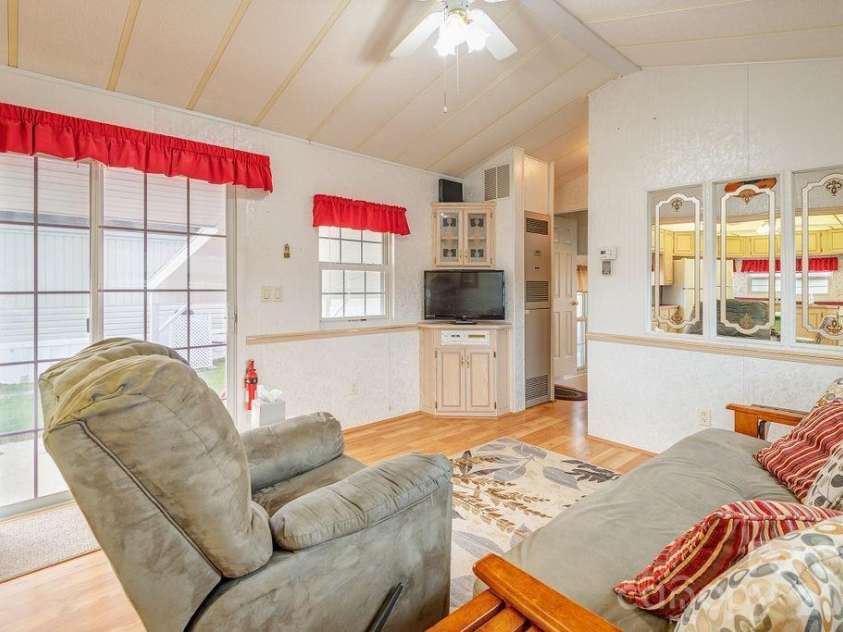 52 Strollers Lane, Waynesville, NC 28785.  MLS# CAR4362162, YatesRealty ID 19080. 