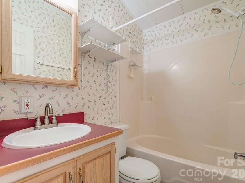 52 Strollers Lane, Waynesville, NC 28785.  MLS# CAR4362162, YatesRealty ID 19080. 