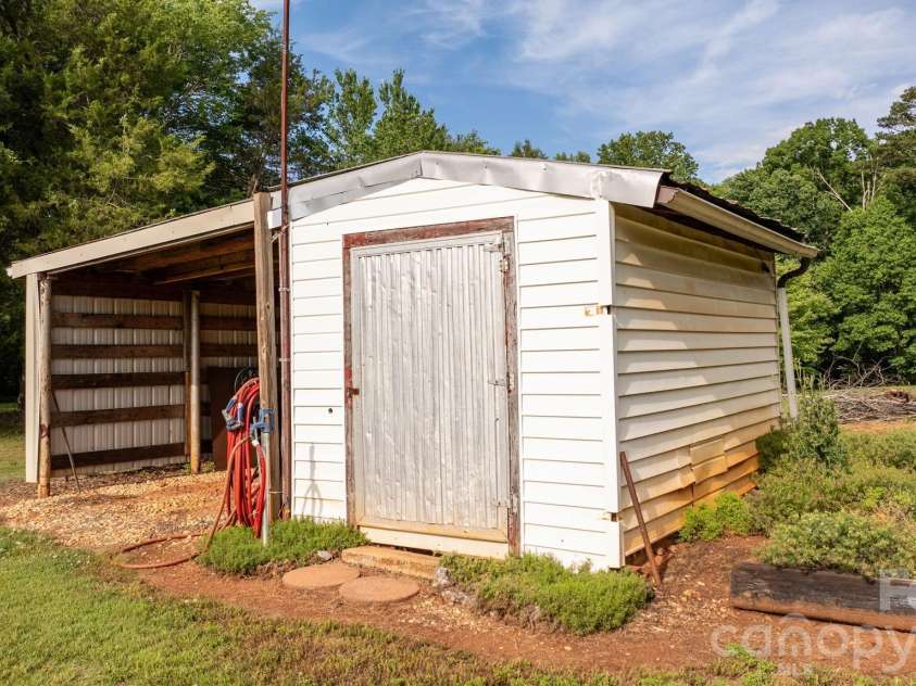 2582 Startown Road, Newton, NC 28658.  MLS# CAR4378748, YatesRealty ID 19081. 