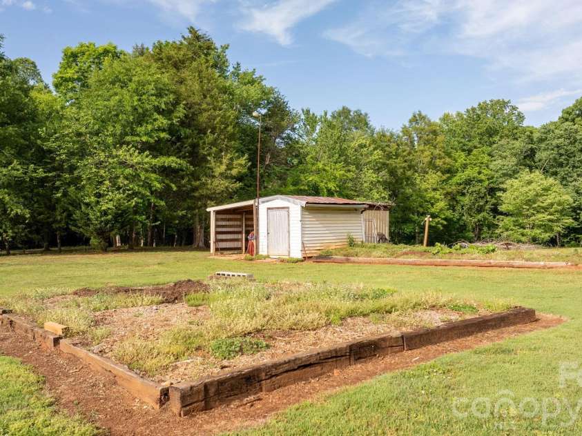 2582 Startown Road, Newton, NC 28658.  MLS# CAR4378748, YatesRealty ID 19081. Great garden area.