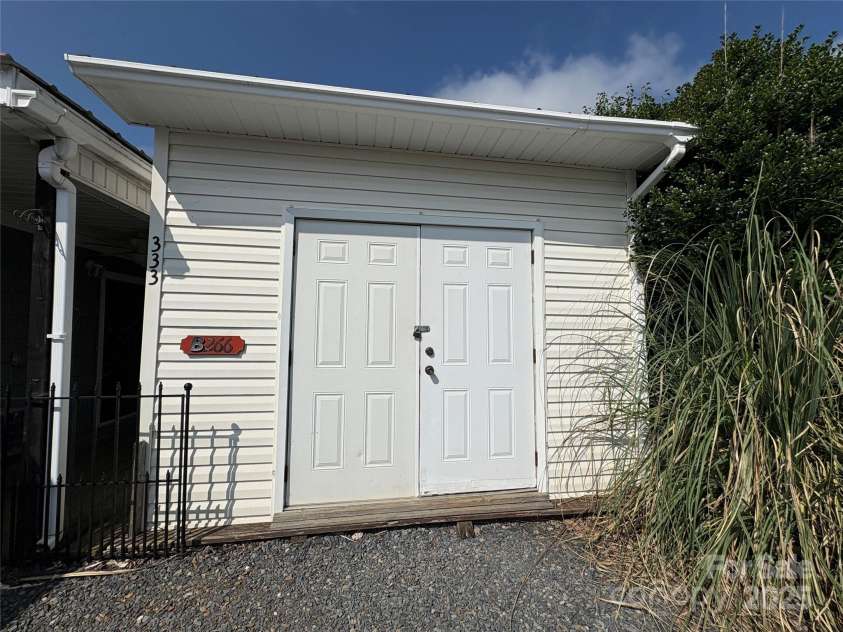 333 Mount View Lane, New London, NC 28127.  MLS# CAR4269938, YatesRealty ID 19081. 10x10 Shed w/ electricity and dryer hook up.