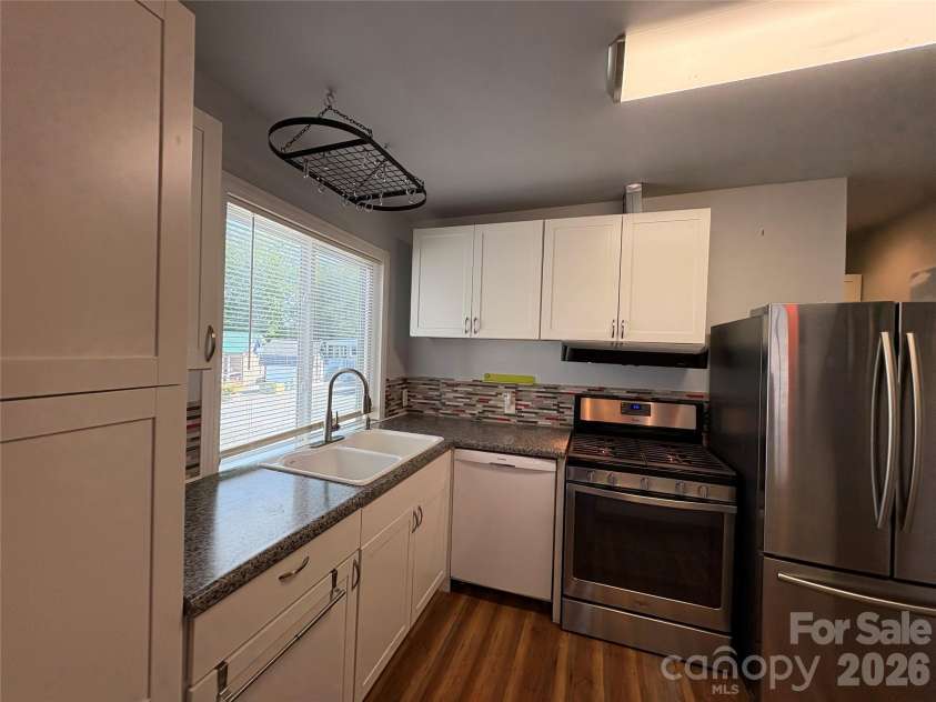 333 Mount View Lane, New London, NC 28127.  MLS# CAR4269938, YatesRealty ID 19081. Propane 5 burner range, bosch DW & full size s/s refrigerator w/ ice maker