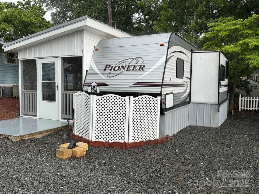 107 Pine Street, New London, NC 28127.  MLS# CAR4266305, YatesRealty ID 19086. 