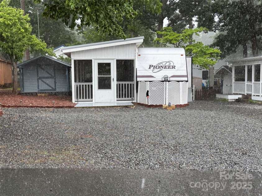 107 Pine Street, New London, NC 28127.  MLS# CAR4266305, YatesRealty ID 19086. 