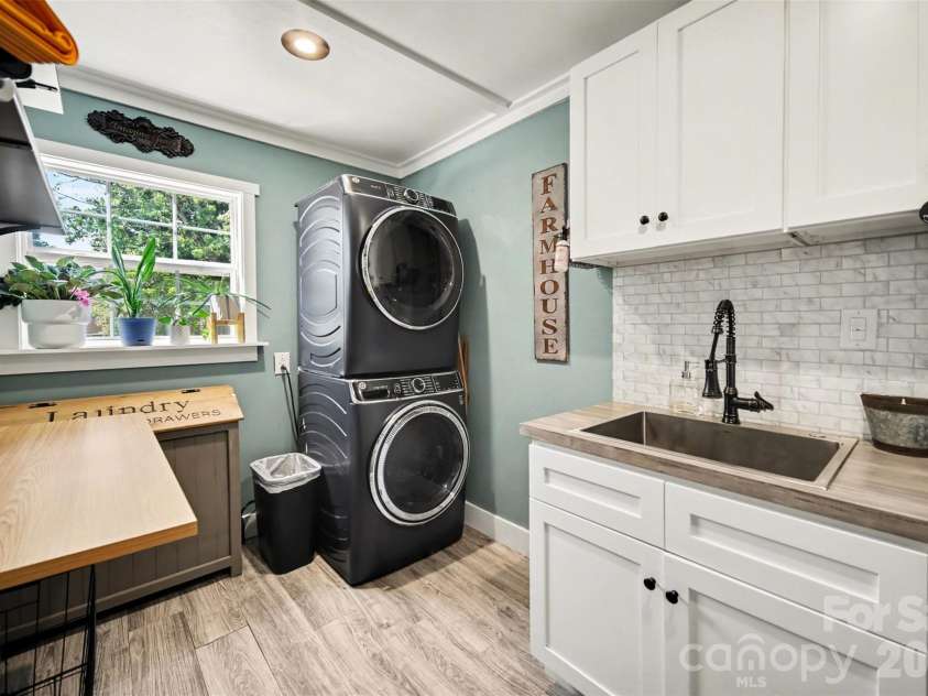 5226 Old Plank Road, Iron Station, NC 28080.  MLS# CAR4365700, YatesRealty ID 19087. Beautiful laundry room on main level