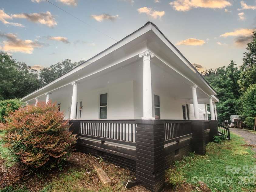 707 Phifer Street, Monroe, NC 28110.  MLS# CAR4270340, YatesRealty ID 19087. 