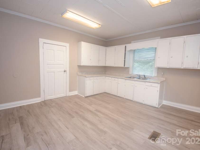 707 Phifer Street, Monroe, NC 28110.  MLS# CAR4270340, YatesRealty ID 19087. 