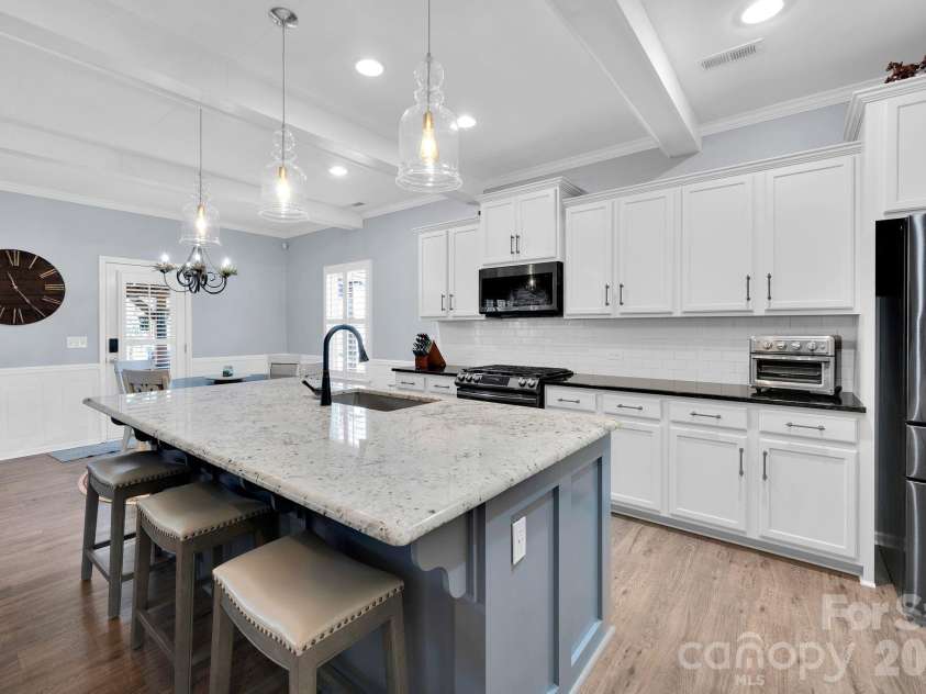 6129 Hawk View Road, Waxhaw, NC 28173.  MLS# CAR4359758, YatesRealty ID 19088. 