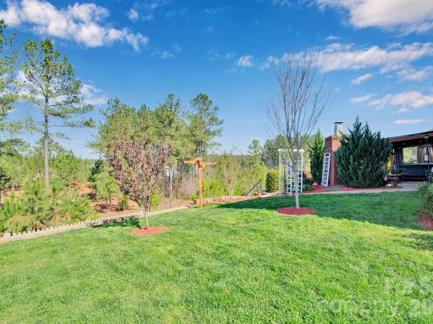 6129 Hawk View Road, Waxhaw, NC 28173.  MLS# CAR4359758, YatesRealty ID 19088. 