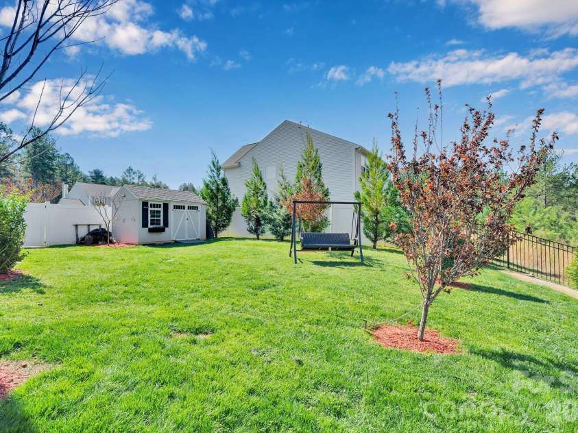 6129 Hawk View Road, Waxhaw, NC 28173.  MLS# CAR4359758, YatesRealty ID 19088. 