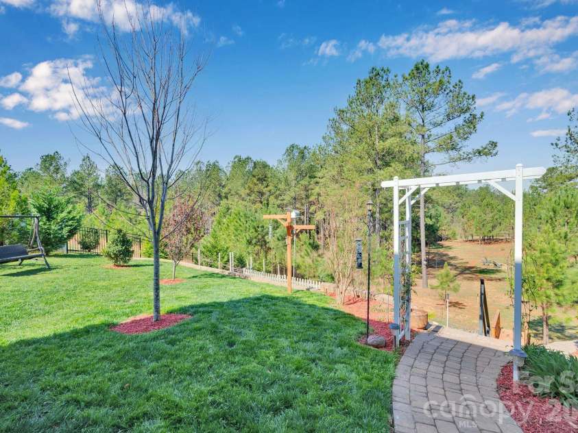 6129 Hawk View Road, Waxhaw, NC 28173.  MLS# CAR4359758, YatesRealty ID 19088. 