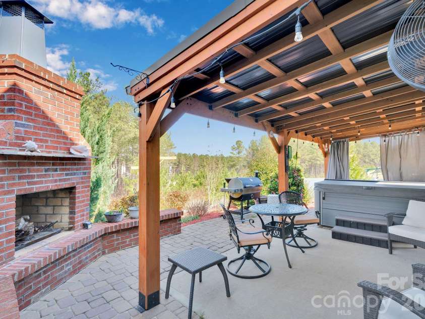 6129 Hawk View Road, Waxhaw, NC 28173.  MLS# CAR4359758, YatesRealty ID 19088. 