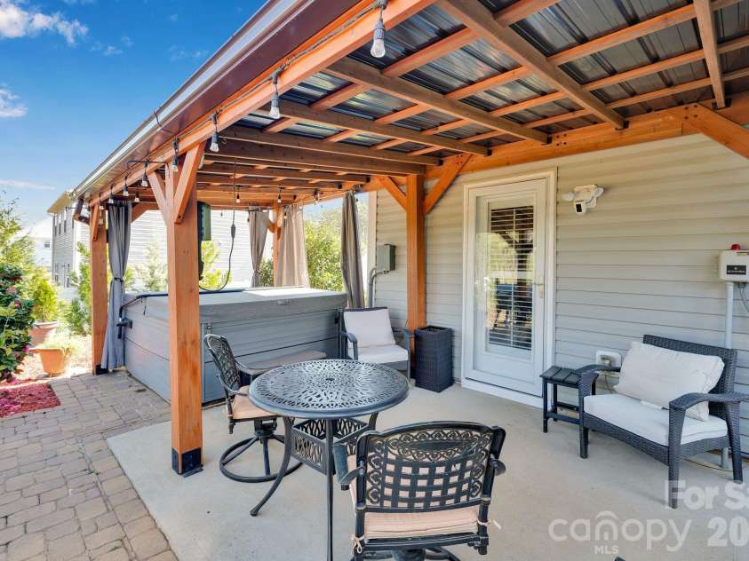 6129 Hawk View Road, Waxhaw, NC 28173.  MLS# CAR4359758, YatesRealty ID 19088. 