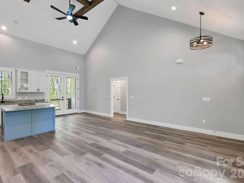 404 High Ridge Drive, Mills River, NC 28759.  MLS# CAR4371927, YatesRealty ID 19089. 