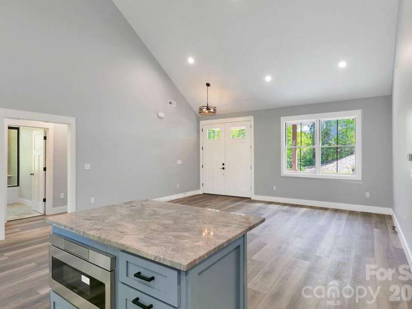404 High Ridge Drive, Mills River, NC 28759.  MLS# CAR4371927, YatesRealty ID 19089. 