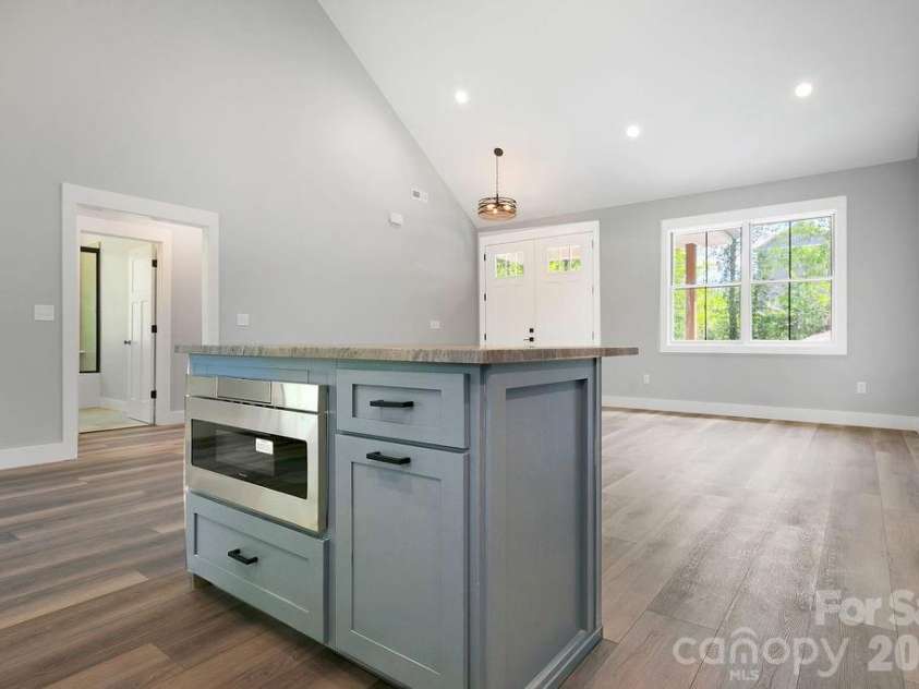 404 High Ridge Drive, Mills River, NC 28759.  MLS# CAR4371927, YatesRealty ID 19089. 