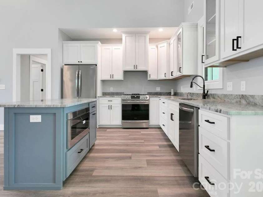 404 High Ridge Drive, Mills River, NC 28759.  MLS# CAR4371927, YatesRealty ID 19089. 