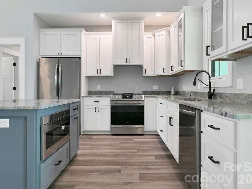 404 High Ridge Drive, Mills River, NC 28759.  MLS# CAR4371927, YatesRealty ID 19089. 