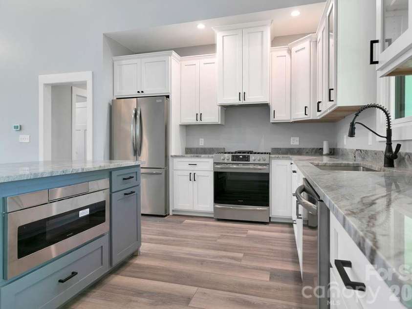 404 High Ridge Drive, Mills River, NC 28759.  MLS# CAR4371927, YatesRealty ID 19089. 