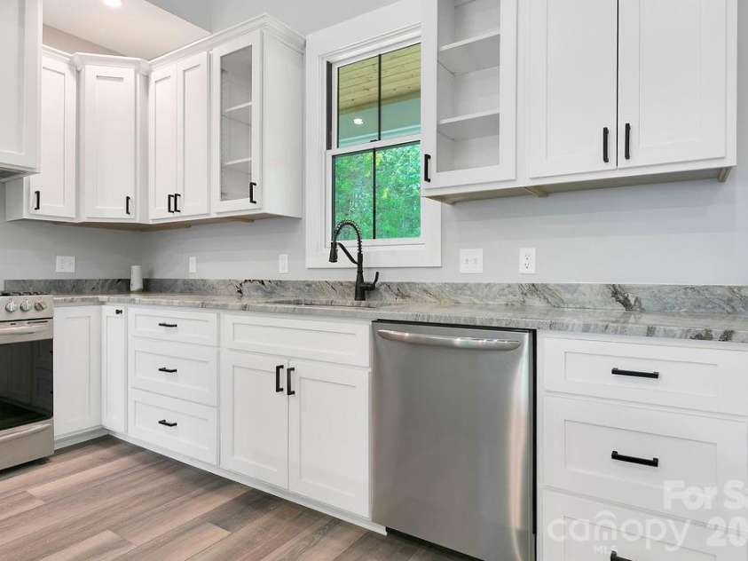 404 High Ridge Drive, Mills River, NC 28759.  MLS# CAR4371927, YatesRealty ID 19089. 