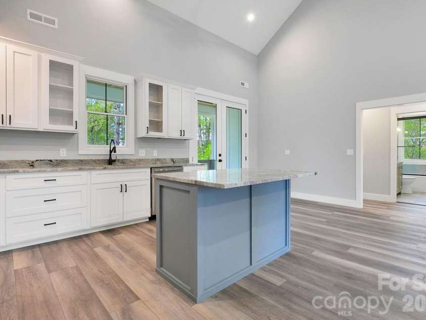 404 High Ridge Drive, Mills River, NC 28759.  MLS# CAR4371927, YatesRealty ID 19089. 