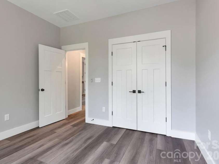 404 High Ridge Drive, Mills River, NC 28759.  MLS# CAR4371927, YatesRealty ID 19089. 