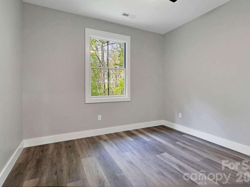 404 High Ridge Drive, Mills River, NC 28759.  MLS# CAR4371927, YatesRealty ID 19089. 