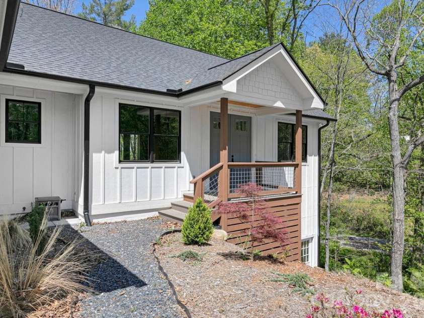 404 High Ridge Drive, Mills River, NC 28759.  MLS# CAR4371927, YatesRealty ID 19089. Easy Exterior Maintenance