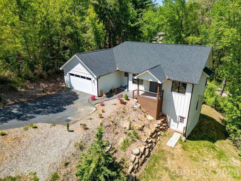 404 High Ridge Drive, Mills River, NC 28759.  MLS# CAR4371927, YatesRealty ID 19089. Fully Landscaped exterior