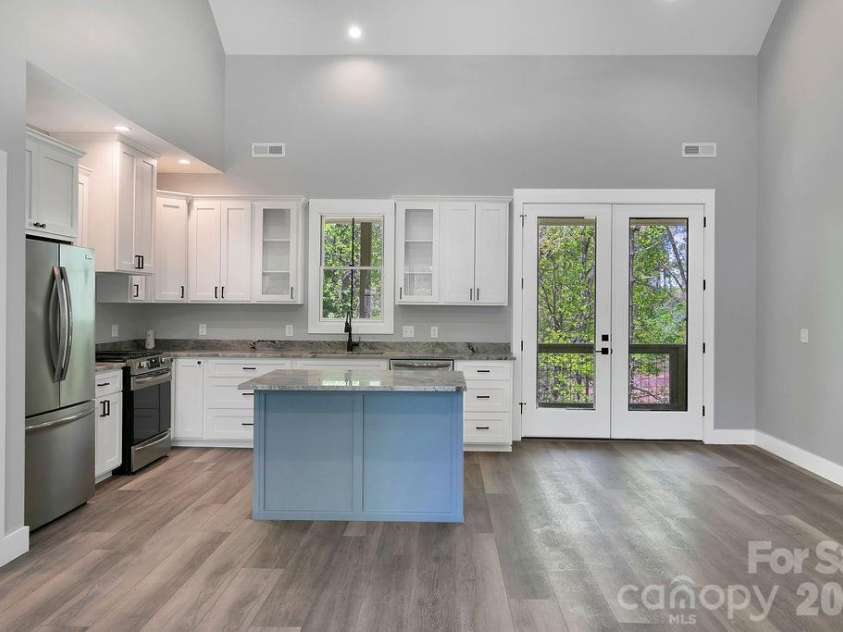 404 High Ridge Drive, Mills River, NC 28759.  MLS# CAR4371927, YatesRealty ID 19089. Granite Counters and Stainless Appliances