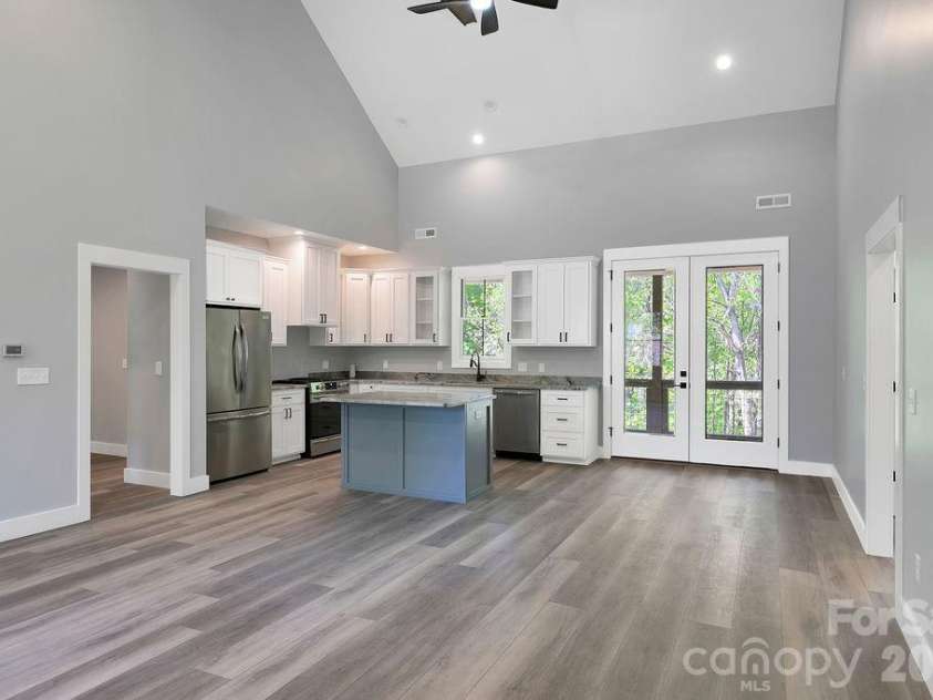 404 High Ridge Drive, Mills River, NC 28759.  MLS# CAR4371927, YatesRealty ID 19089. Kitchen and Dining area