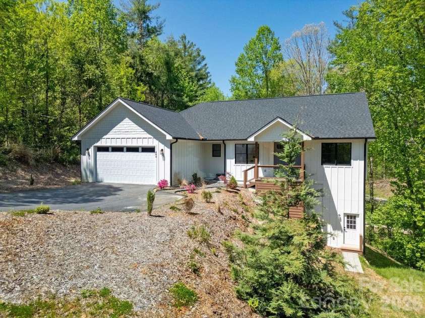 404 High Ridge Drive, Mills River, NC 28759.  MLS# CAR4371927, YatesRealty ID 19089. Paved Drive