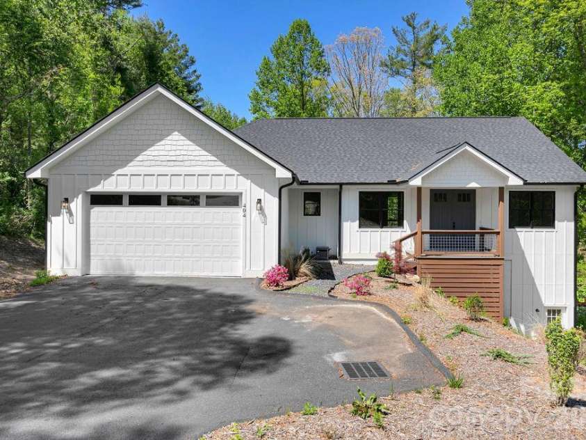 404 High Ridge Drive, Mills River, NC 28759.  MLS# CAR4371927, YatesRealty ID 19089. Ready to Move in!