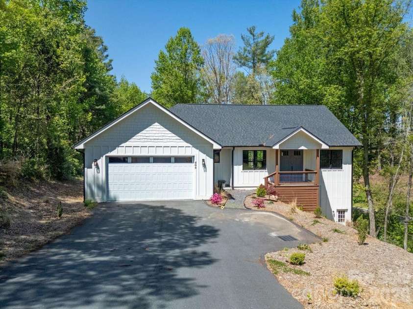 404 High Ridge Drive, Mills River, NC 28759.  MLS# CAR4371927, YatesRealty ID 19089. Welcome Home!