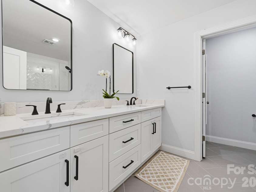 3534 Simmons Street, Charlotte, NC 28208.  MLS# CAR4335509, YatesRealty ID 19091. 