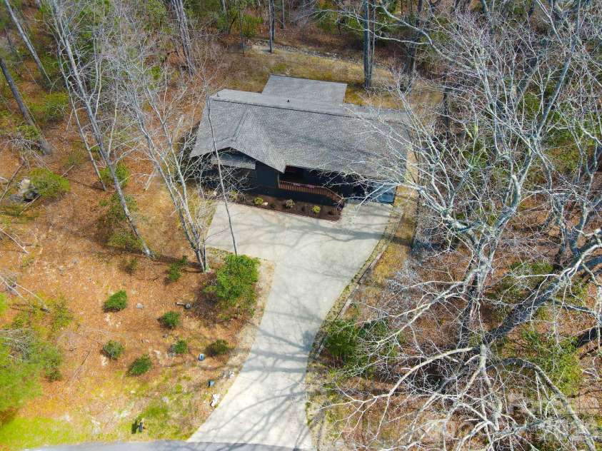 417 Soquili Drive, Brevard, NC 28712.  MLS# CAR4366623, YatesRealty ID 19092. 