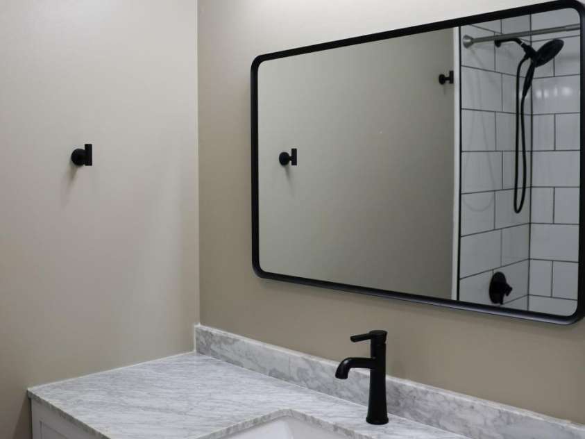 417 Soquili Drive, Brevard, NC 28712.  MLS# CAR4366623, YatesRealty ID 19092. Guest Bathroom