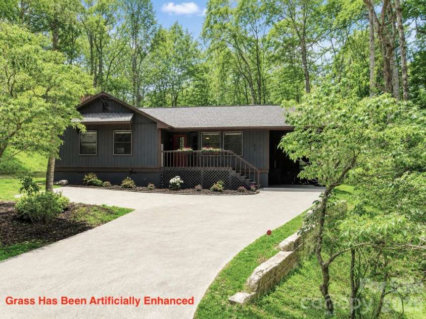 417 Soquili Drive, Brevard, NC 28712.  MLS# CAR4366623, YatesRealty ID 19092. One Level, Flat Driveway