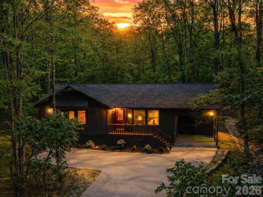 417 Soquili Drive, Brevard, NC 28712.  MLS# CAR4424446, YatesRealty ID 19092. 