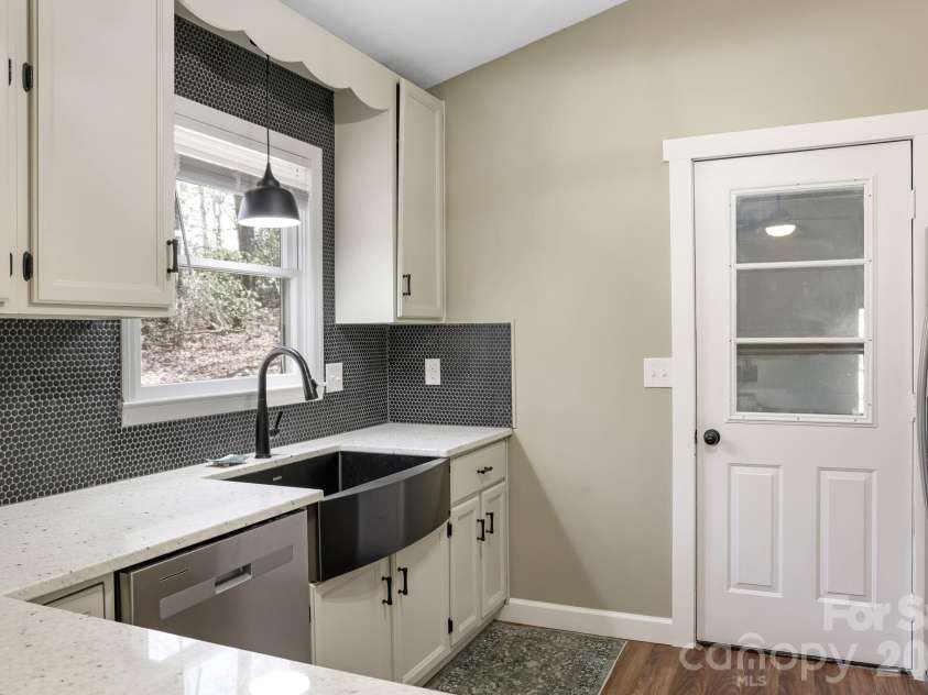 417 Soquili Drive, Brevard, NC 28712.  MLS# CAR4424446, YatesRealty ID 19092. 