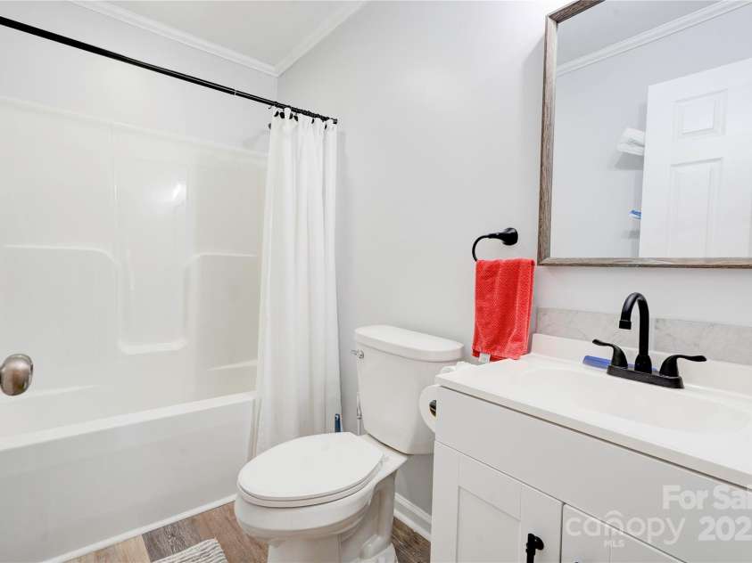812 Kings Road, Shelby, NC 28150.  MLS# CAR4268034, YatesRealty ID 19092. Bathroom 2