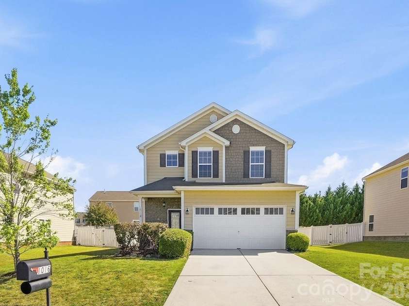 1016 Garden Web Road, Indian Trail, NC 28079.  MLS# CAR4369459, YatesRealty ID 19094. Welcome Home - Long Driveway
