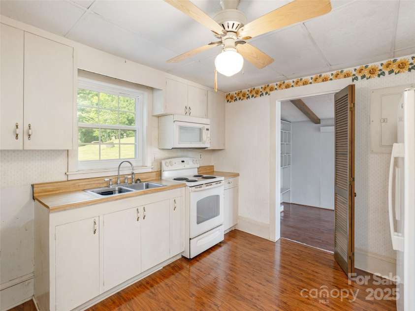 34 Lockhart Road, Tryon, NC 28782.  MLS# CAR4270082, YatesRealty ID 19094. 