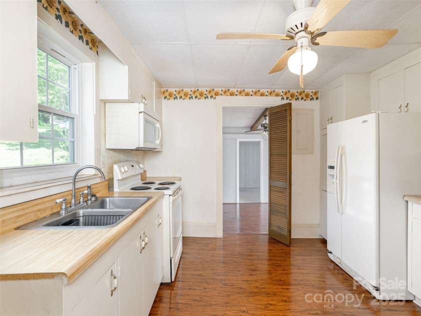 34 Lockhart Road, Tryon, NC 28782.  MLS# CAR4270082, YatesRealty ID 19094. 