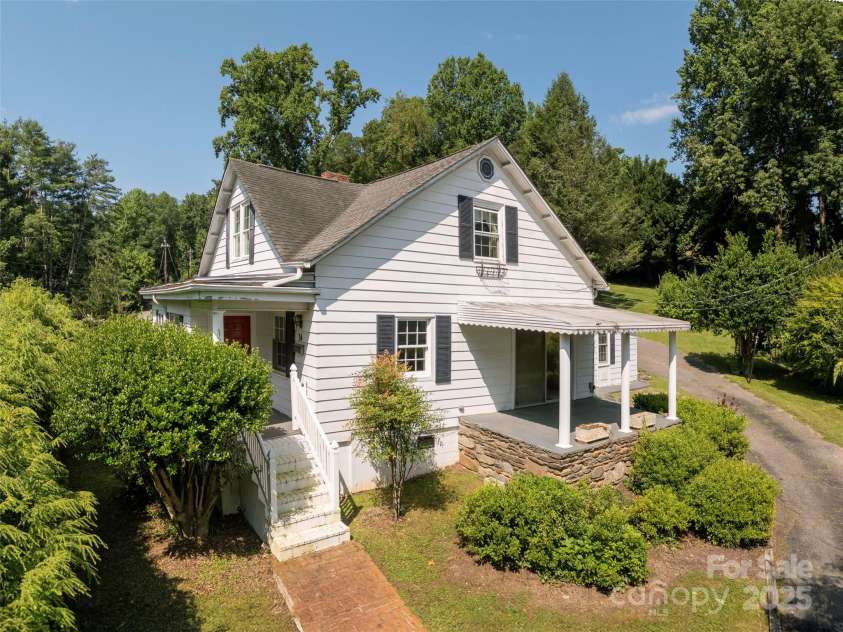 34 Lockhart Road, Tryon, NC 28782.  MLS# CAR4270082, YatesRealty ID 19094. 