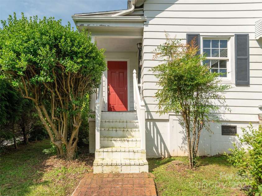 34 Lockhart Road, Tryon, NC 28782.  MLS# CAR4270082, YatesRealty ID 19094. 
