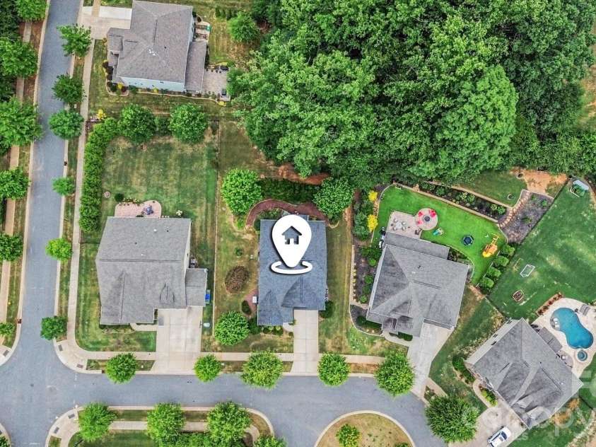 8911 Bur Lane, Huntersville, NC 28078.  MLS# CAR4396787, YatesRealty ID 19095. 