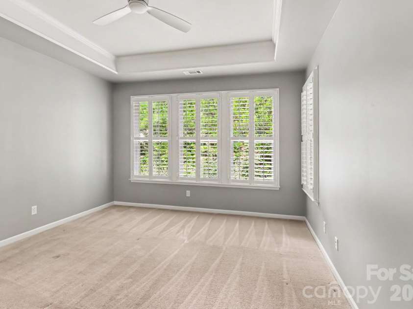 8911 Bur Lane, Huntersville, NC 28078.  MLS# CAR4396787, YatesRealty ID 19095. Large Primary Bedroom with Trayed ceilings